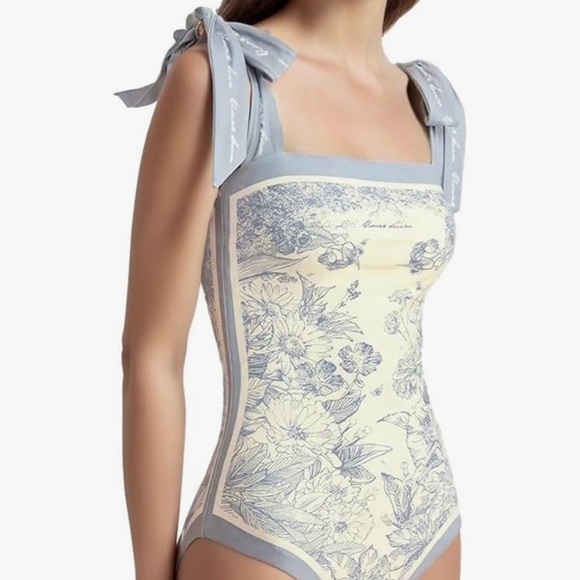 Floral and Botanical Print One Piece Swimsuit
REVERSIBLE - Picture 3 of 12